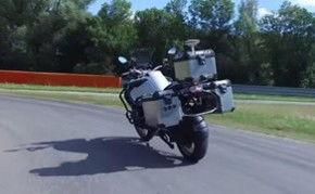 国产机车宝马视频介绍,驾驭激情，驰骋未来