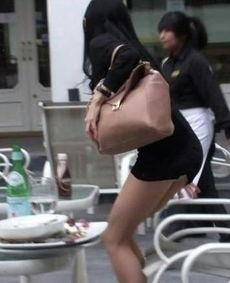 国产街头走光小视频,揭秘国产小视频中的意外走光瞬间